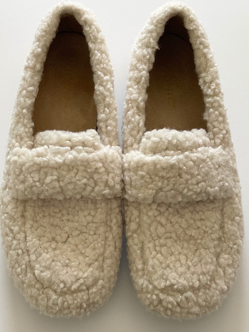 VIONIC Snuggle Faux Shearling Loafer Slipper Color Cream Size 8